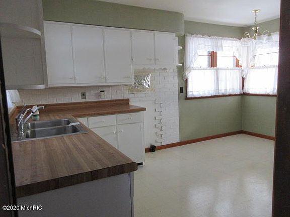 3rd image of 226 Pawnee St