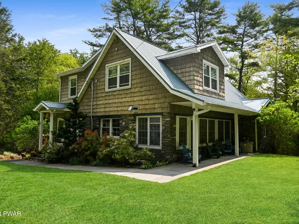 127 White Spruce Dr, Shohola, PA 18458