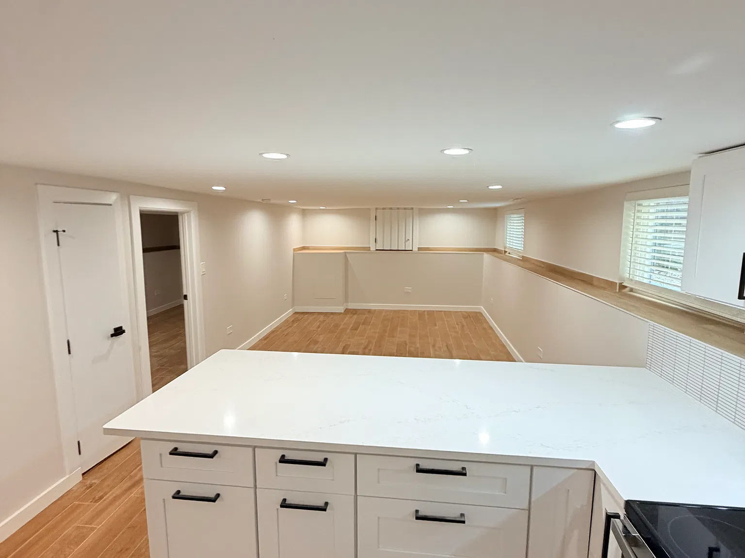 2 bed, 1000 sqft, $2,100 — Photo 2