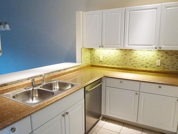4th image of 2205 SW 22nd Ave #2020