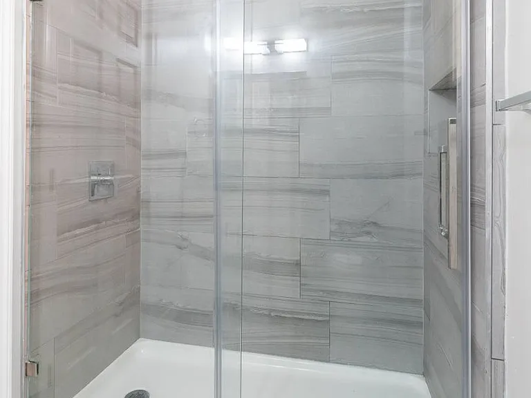 417 S Kenmore Ave — Photo 3