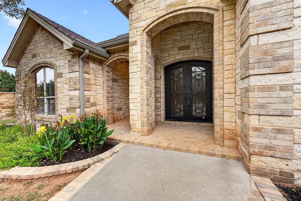 4 bed, 3.5 bath, 3706 sqft, $5,000 — Photo 3