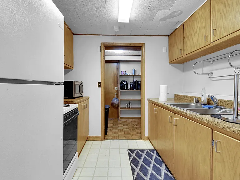 344 Stewart St — Photo 8