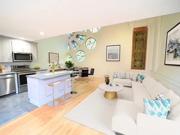 90 Park St APT 38, Brookline, MA 02446