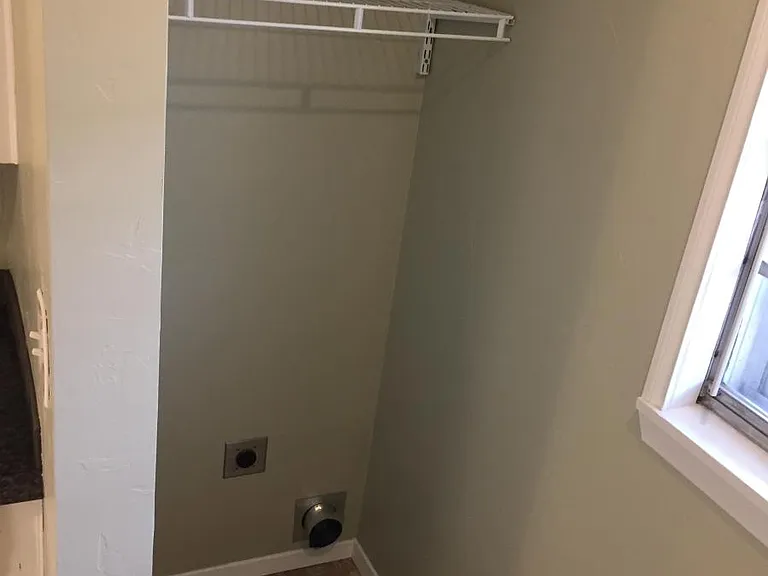 411 NE Myers Ave — Photo 5