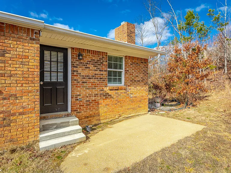 8214 Holly Crest Dr — Photo 49