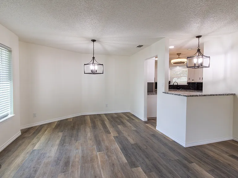 1214 Sycamore Dr — Photo 7