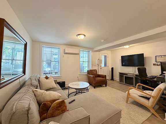5th image of 514 Bloomfield St APT 1
