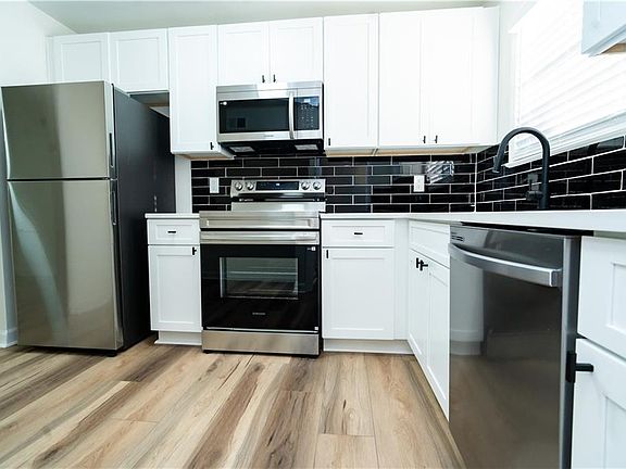 5th image of 3305 York Pl
