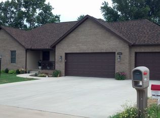 1890 Patriot Ln, Terre Haute, IN 47802