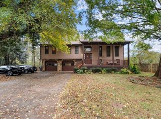 1825 Marsh Creek Dr, Lawrenceville, GA 30043