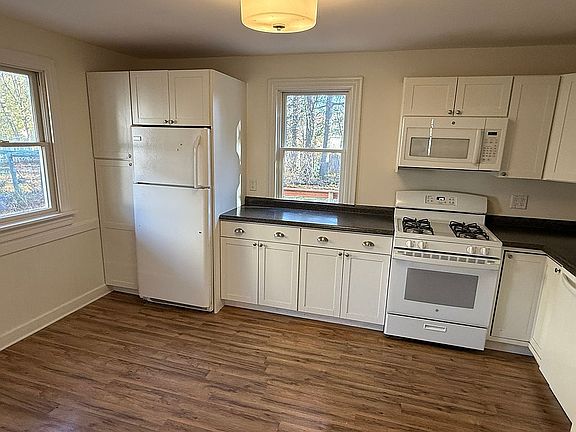 4th image of 137 Woodlawn Rd