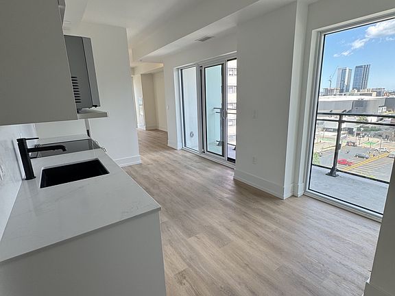 3rd image of 206 King St W #808