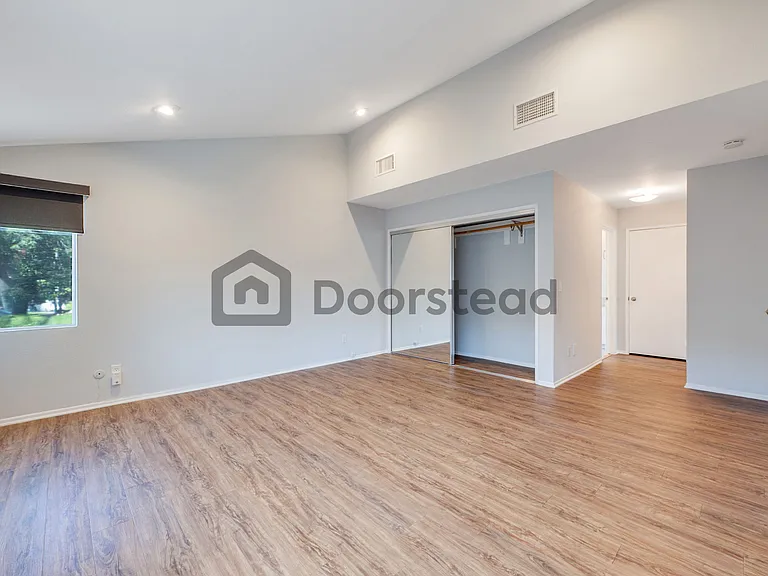 288 S Marengo Ave — Photo 11