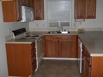 5th image of 13705 NE 30th Cir