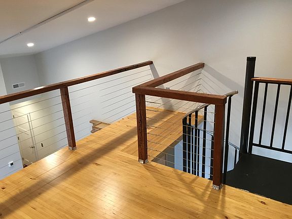 5th image of 961 Washington St W APT 3
