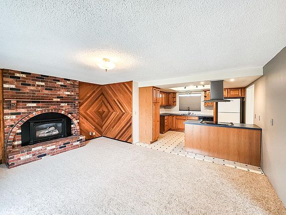 5th image of 3227 71st Ave NE