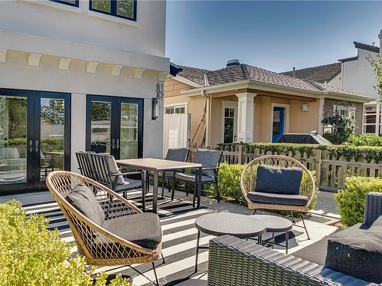 608 Heliotrope Ave — Photo 20