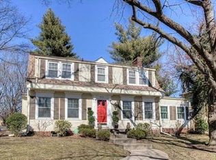 436 Huntington Rd, Kansas City, MO 64113