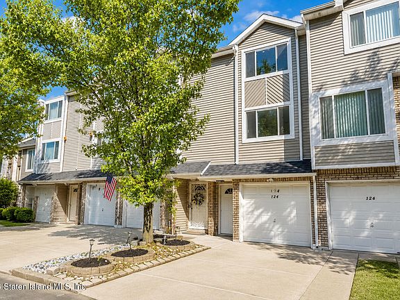 3rd image of 124 Pembrook Loop