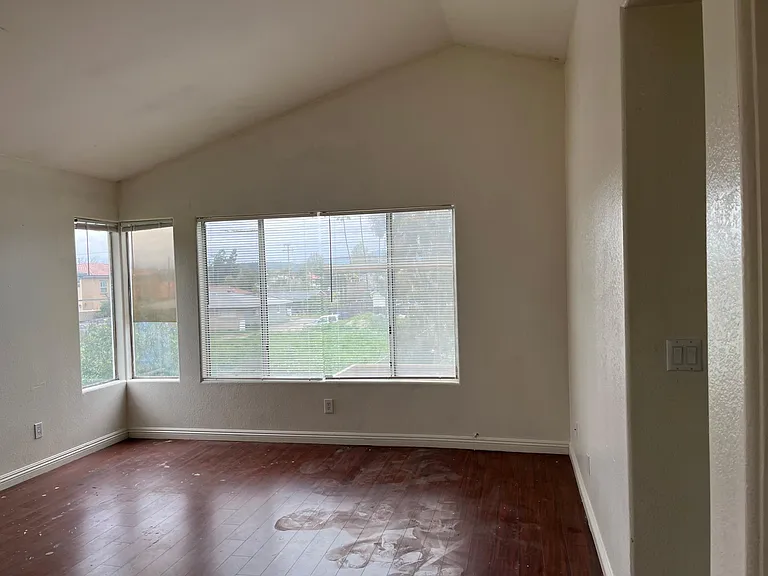1233 Edinburg Ct — Photo 6