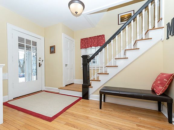 3rd image of 20 Hawthorne Ave