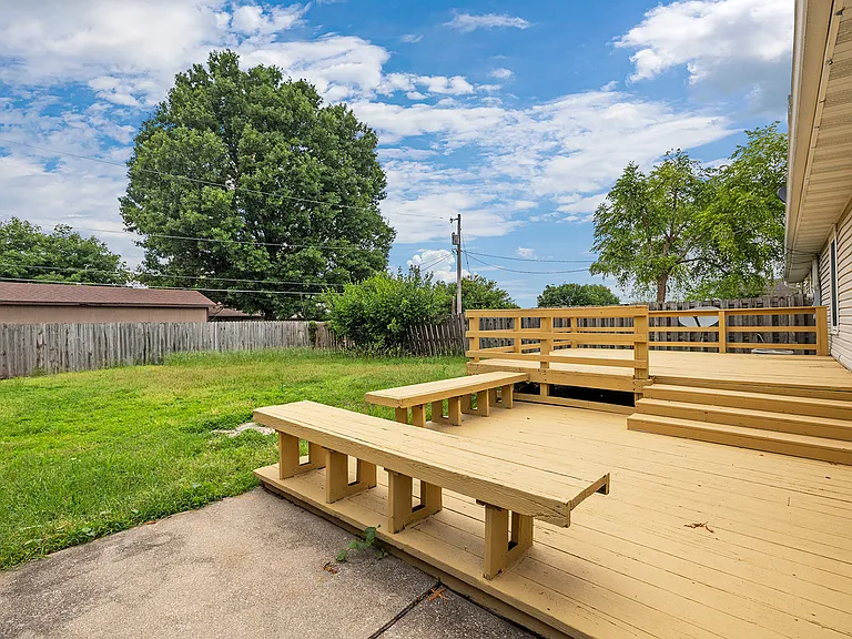 3753 N Pickwick Ave — Photo 5