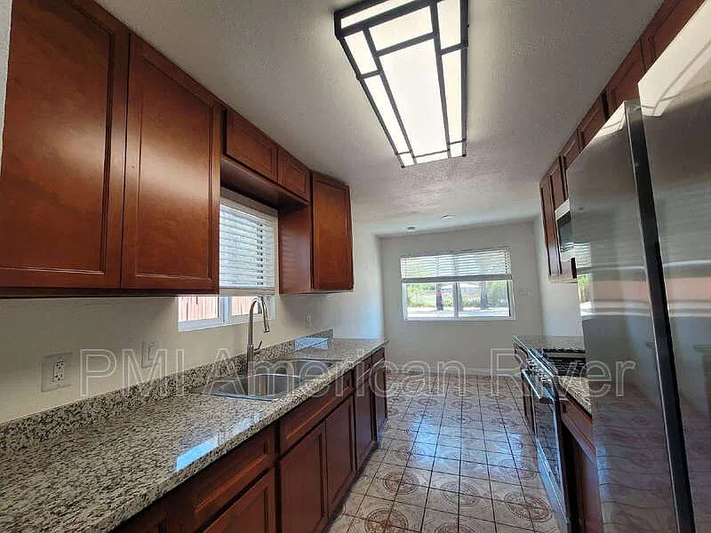 3 bed, 1.0 bath, 1035 sqft, $2,450 — Photo 4