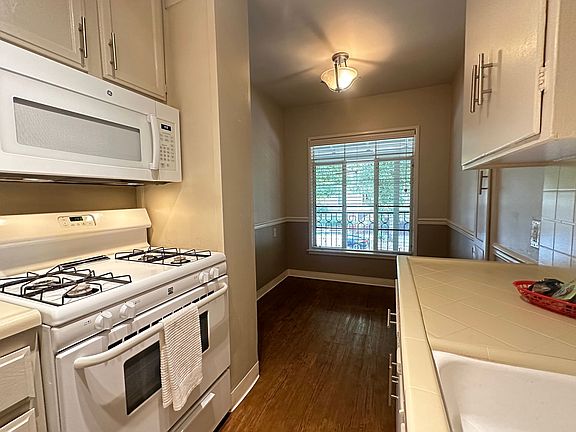 2nd image of 1716 O St APT 206