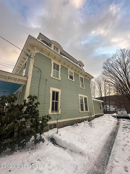 3rd image of 27 Quaker Street