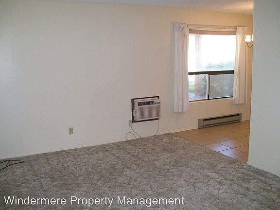 4th image of 1421 S College Ave APT 15