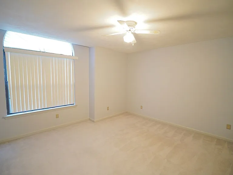 4424 Stratfordshire Ct — Photo 16