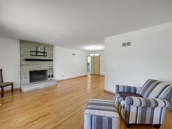 2nd image of 10108 Pinehurst Dr