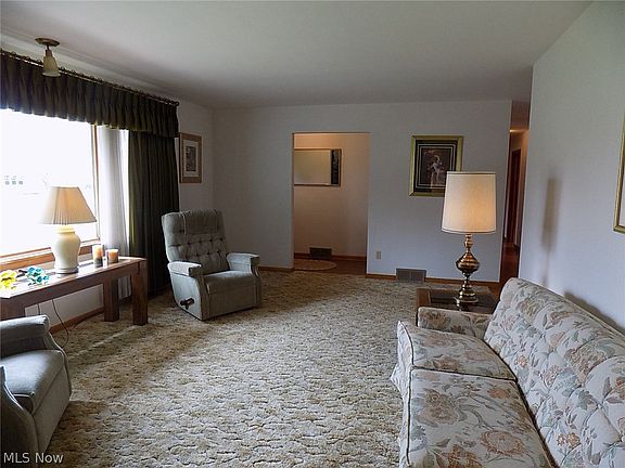 3rd image of 300 Shadylawn Dr