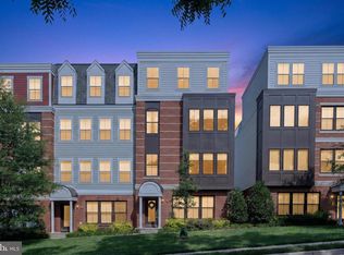 3957 Oak St, Fairfax, VA 22031