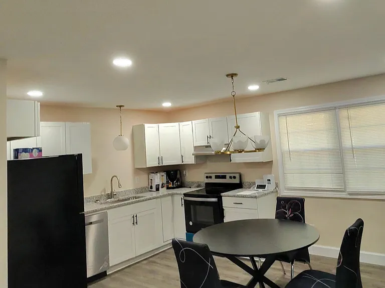 832 Newman St — Photo 10