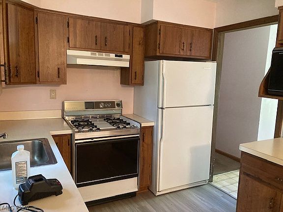 4th image of 23031 Drake Rd