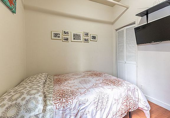 4th image of 400 W 47th St APT 1A