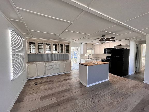 5th image of 107 Camellia Dr