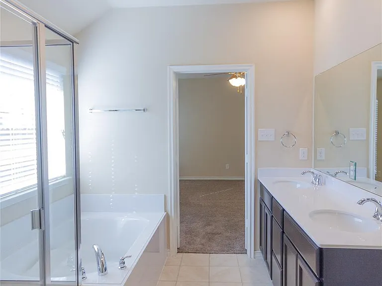 900 Lake Cypress Ln — Photo 6
