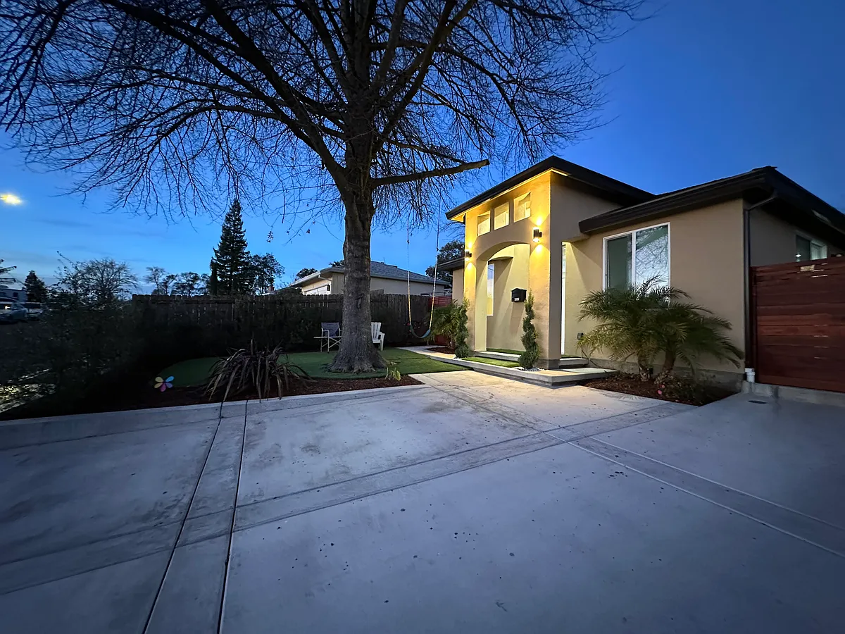 Building Photo - 6202 Claussen Way