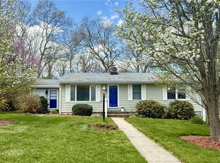 5 Sunnyside Dr, Westerly, RI 02891