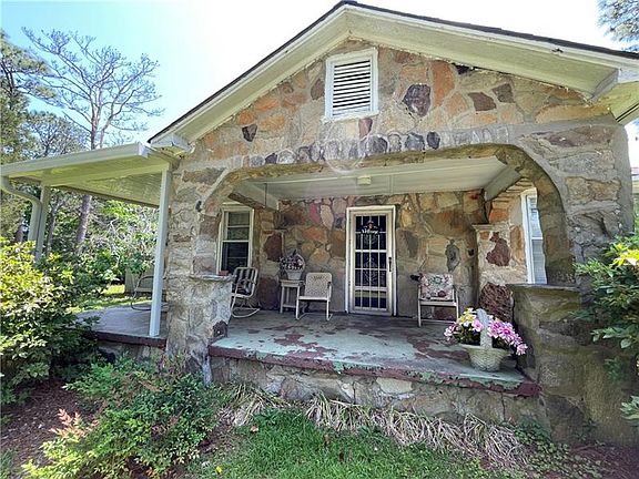 3rd image of 131 Woodland Dr