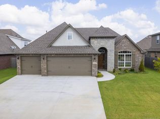 2407 S 16th Ct, Broken Arrow, OK 74012