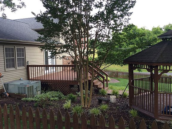 3rd image of 11 Moccasin Ct