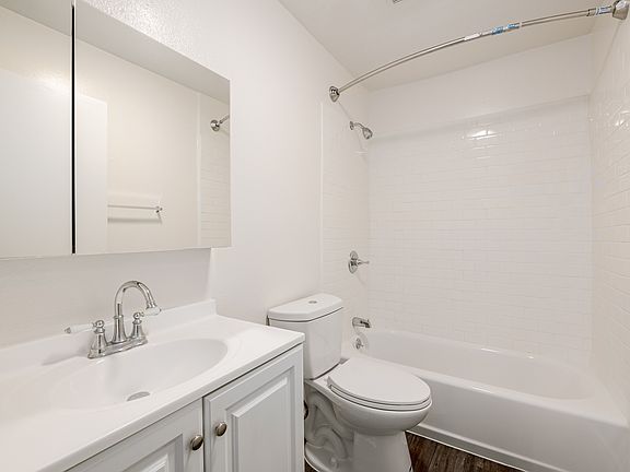 2nd image of 1723 1/2 Grismer Ave #A