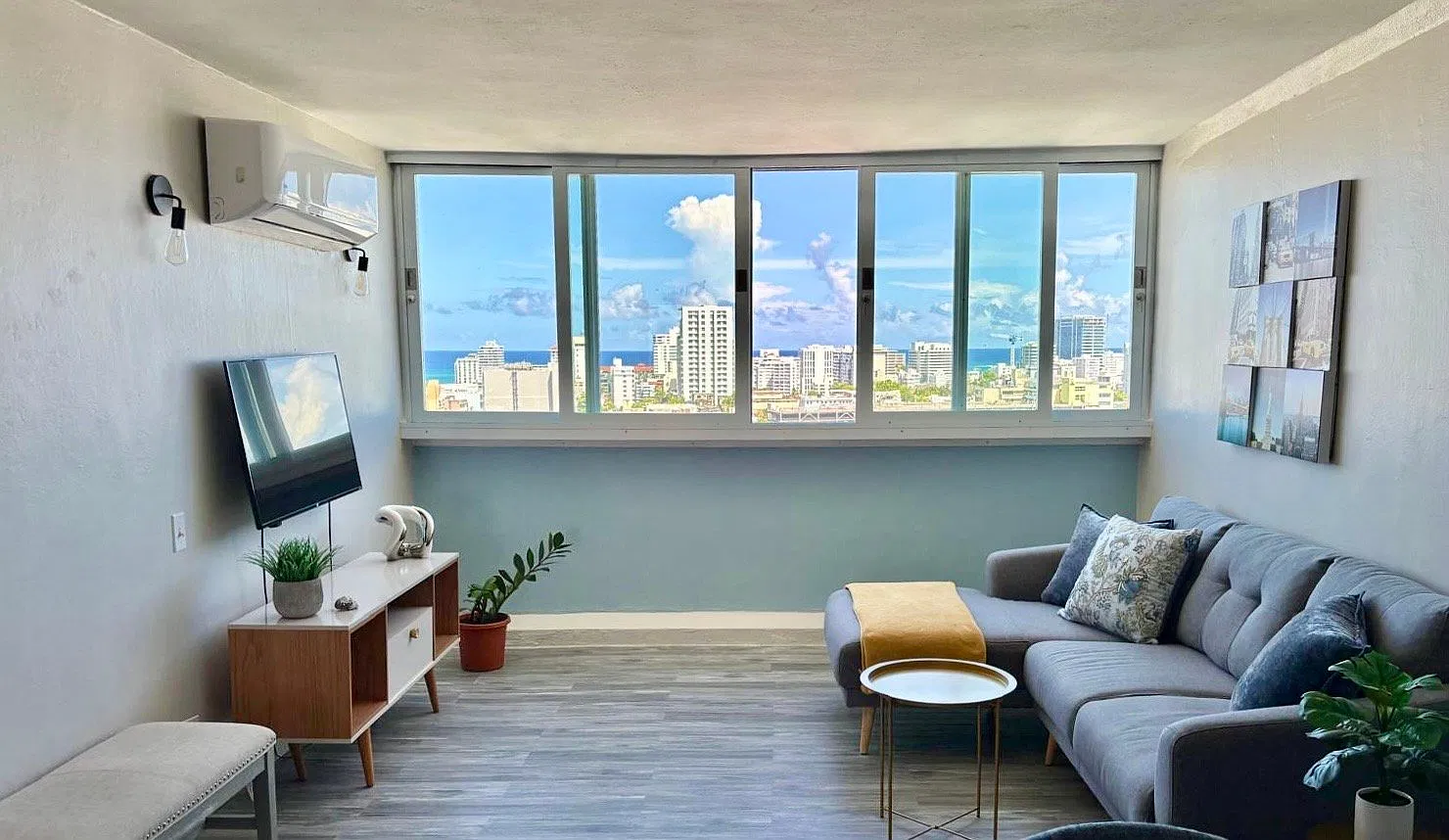 Enjoy beautiful city and ocean views from this furnished apartment in Santurce. — Photo 2