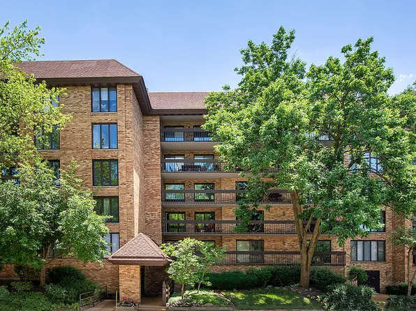 1621 Mission Hills Rd APT 104, Northbrook, IL 60062