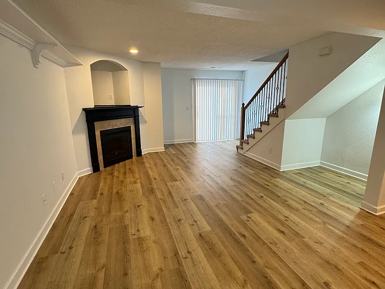 820 SW Peach Tree Ln — Photo 9