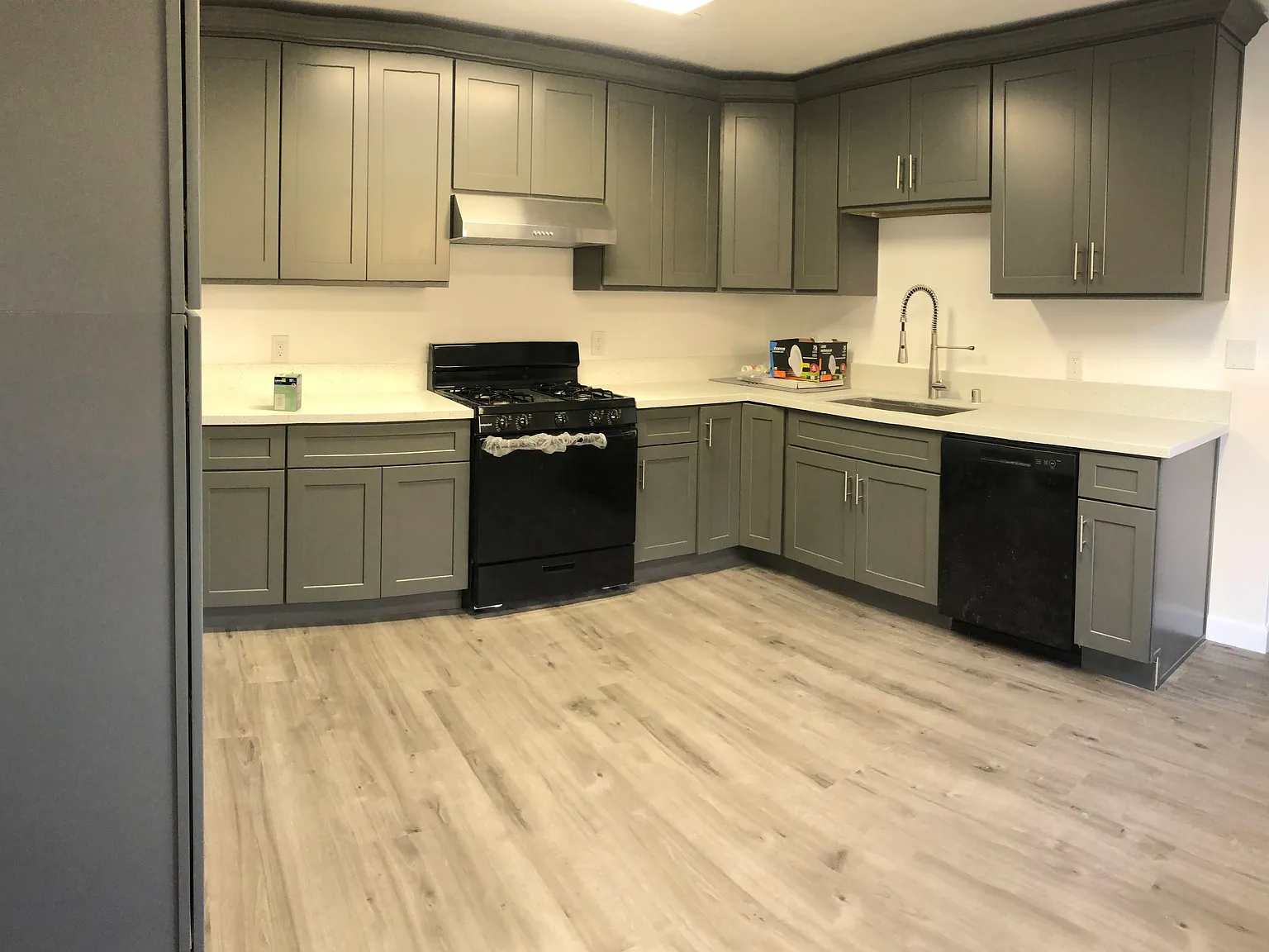 3 bed, 1036 sqft, $3,350 — Photo 4